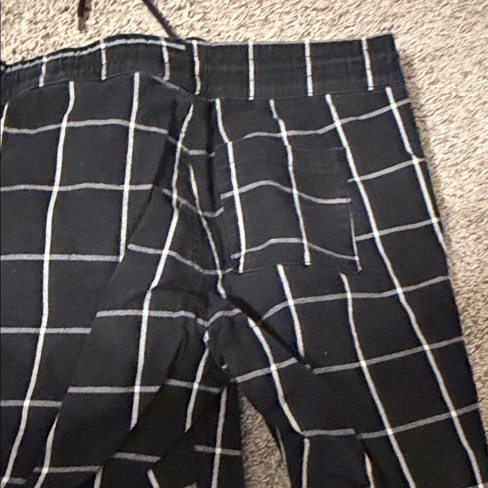 Hot Topic Black and White Grid Cargo Pants - Picture 8 of 8